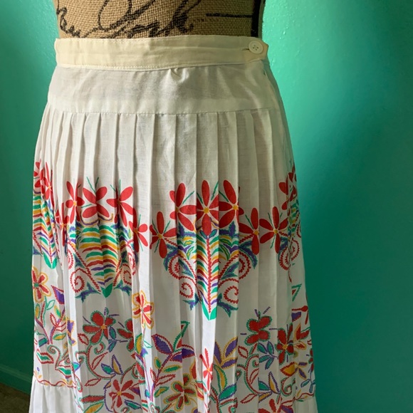 Vintage Floral Print Full Pleated White Skirt - Picture 7 of 7